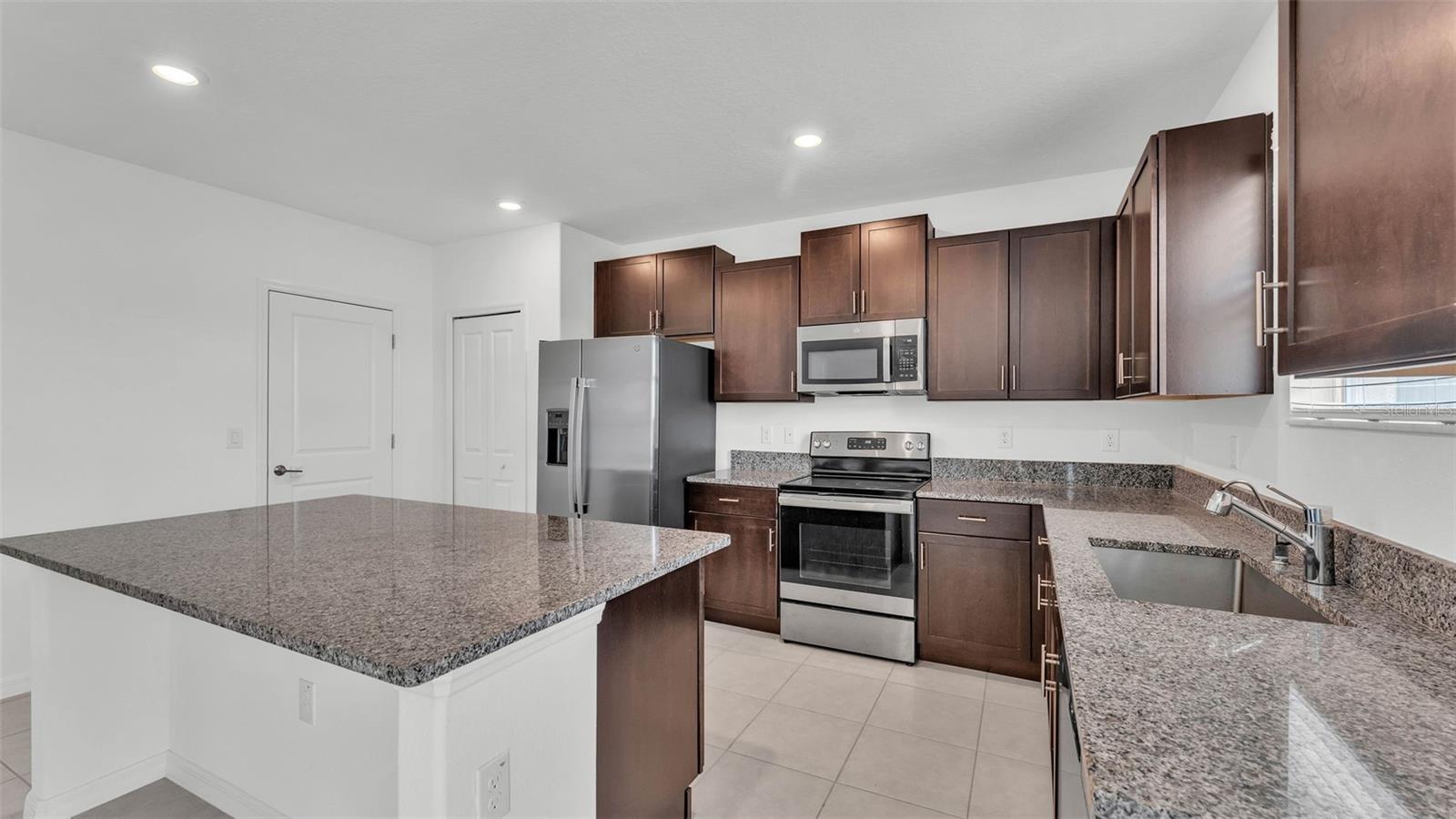 Image 8 of 51 For 2546 Red Egret Drive