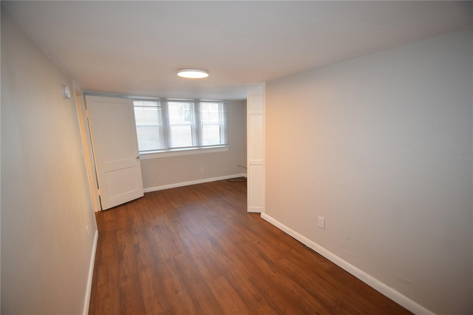 Image 12 of 15 For 906 1-2 Vistabula Street 1