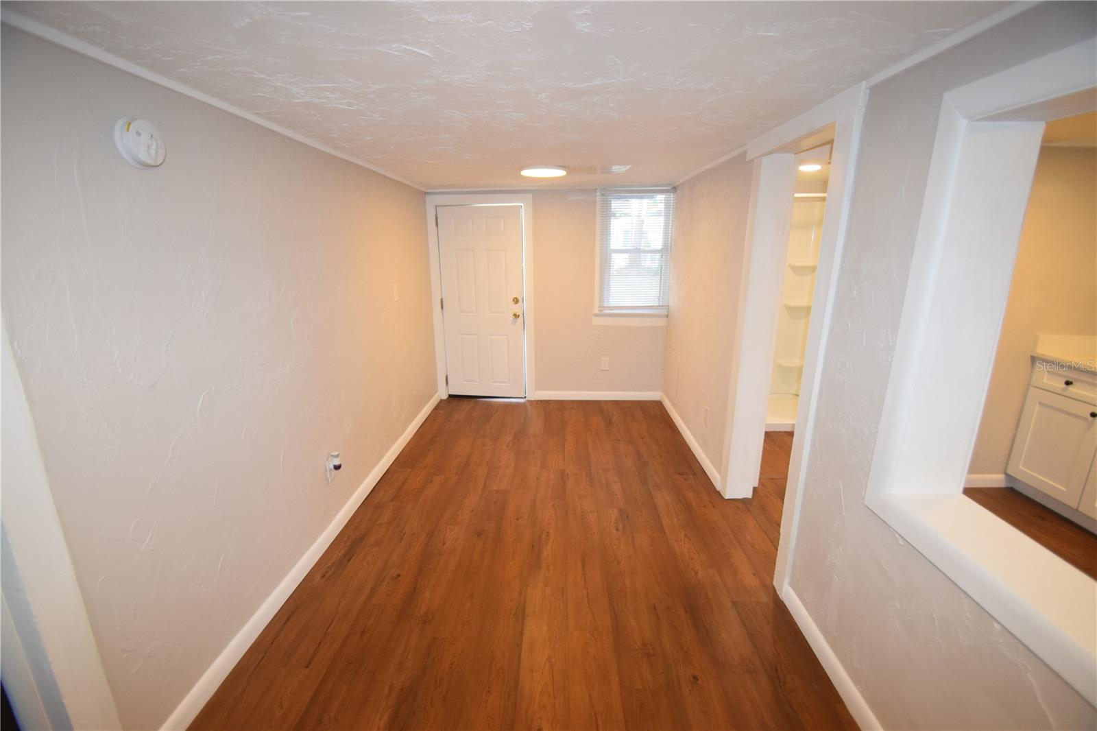 Image 4 of 15 For 906 1-2 Vistabula Street 1