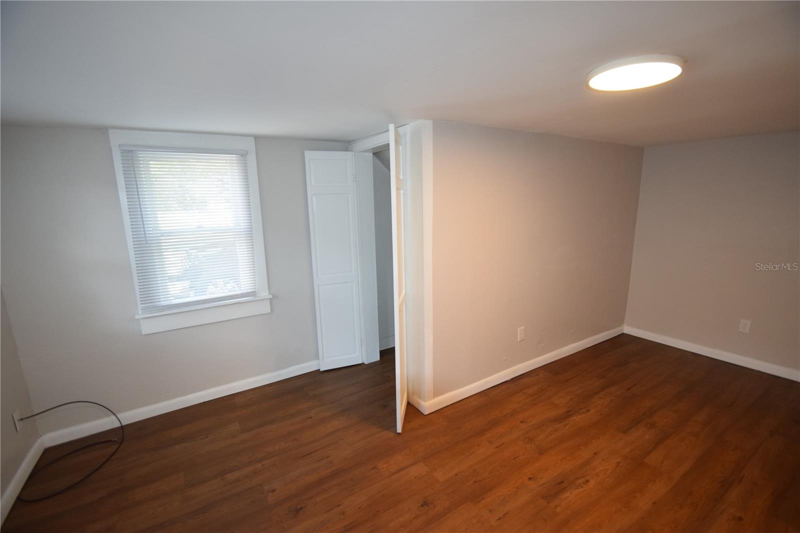 Image 8 of 15 For 906 1-2 Vistabula Street 1