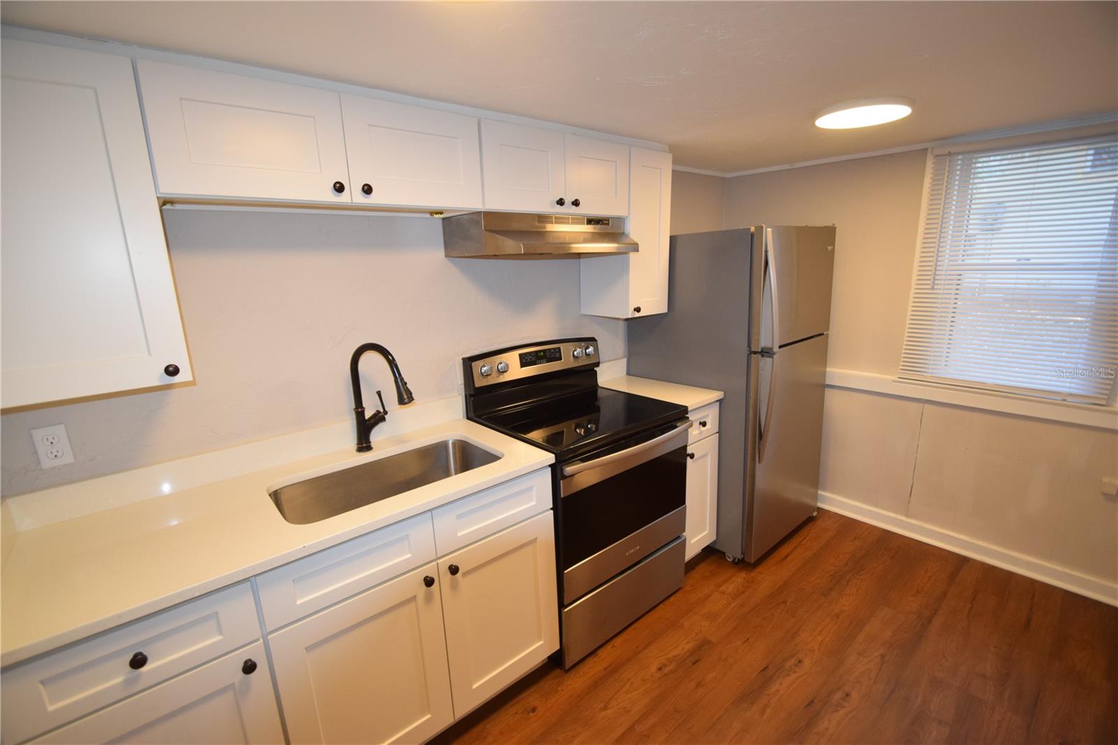 Image 9 of 15 For 906 1-2 Vistabula Street 1