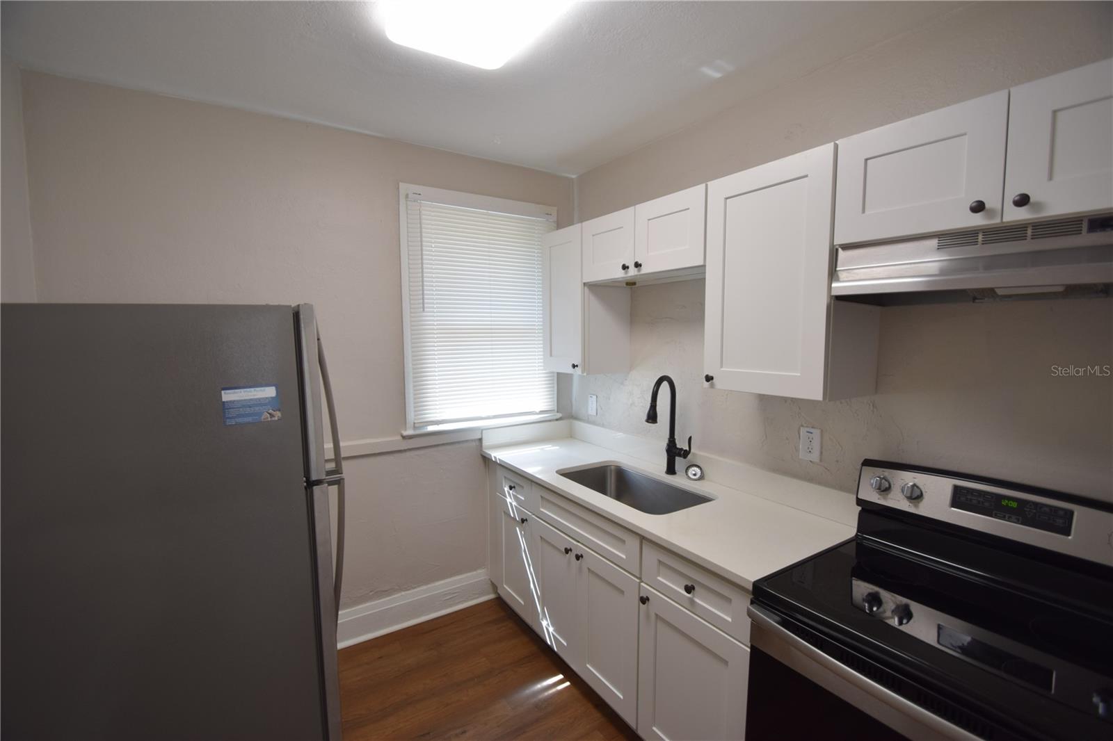 Image 6 of 15 For 906 1-2 Vistabula Street 2