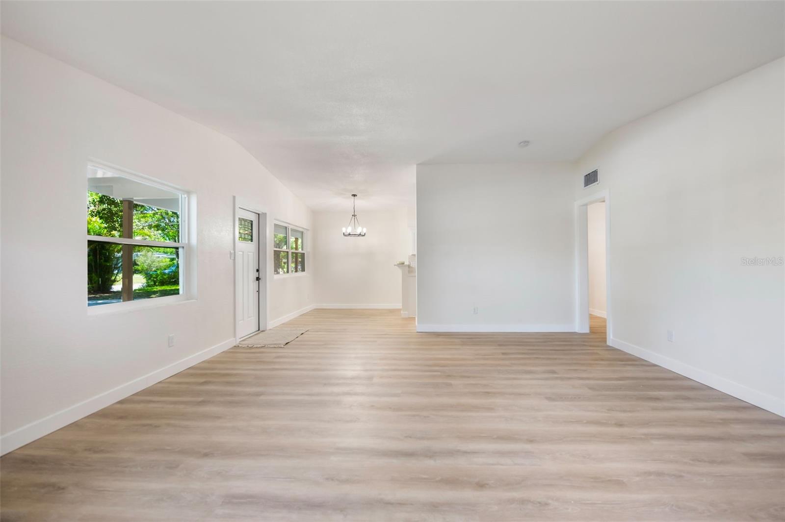 Image 16 of 66 For 3813 Surrey Drive