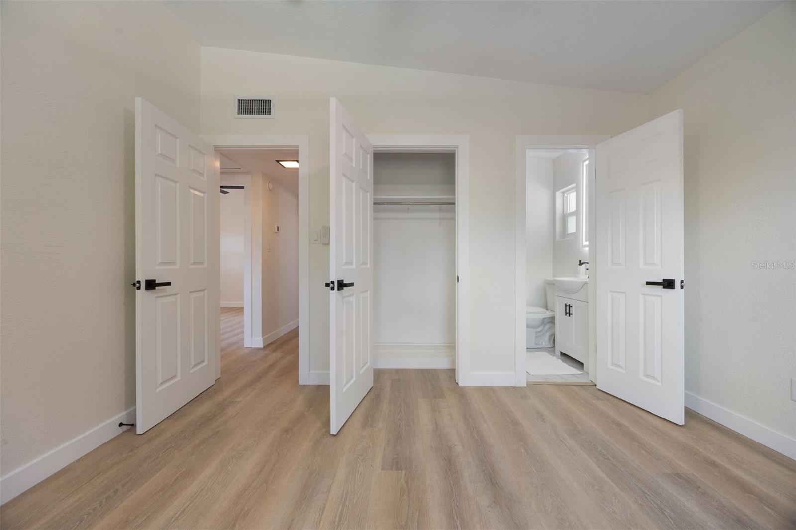 Image 32 of 66 For 3813 Surrey Drive