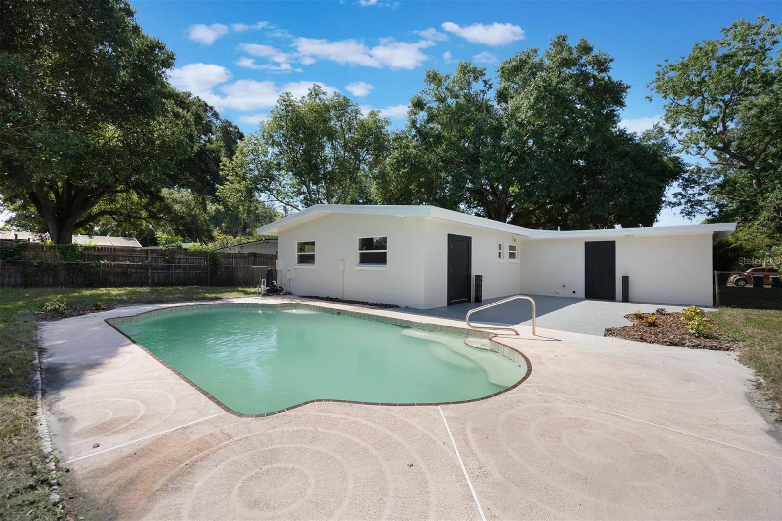 Image 4 of 66 For 3813 Surrey Drive