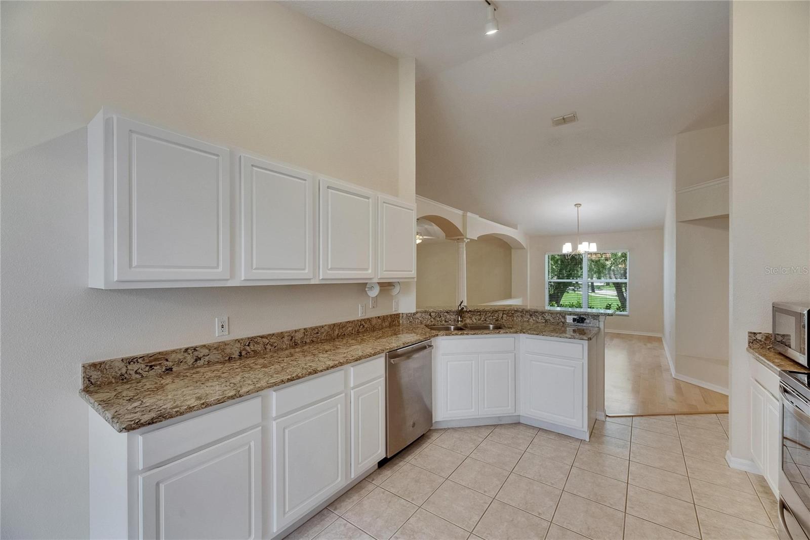 Image 28 of 69 For 1003 Clearpointe Way