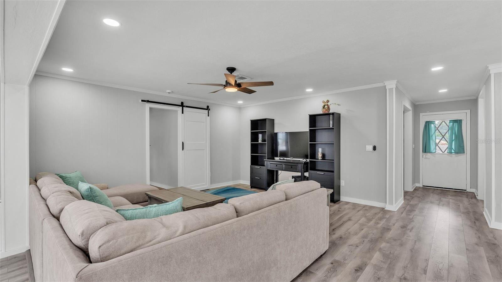 Image 19 of 55 For 4825 Foxrun  