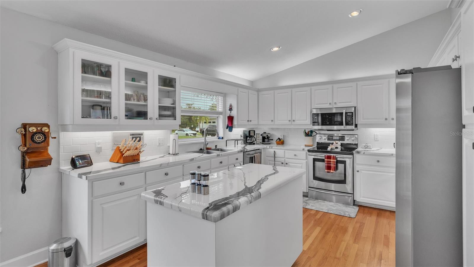 Image 14 of 56 For 601 Peninsular Drive