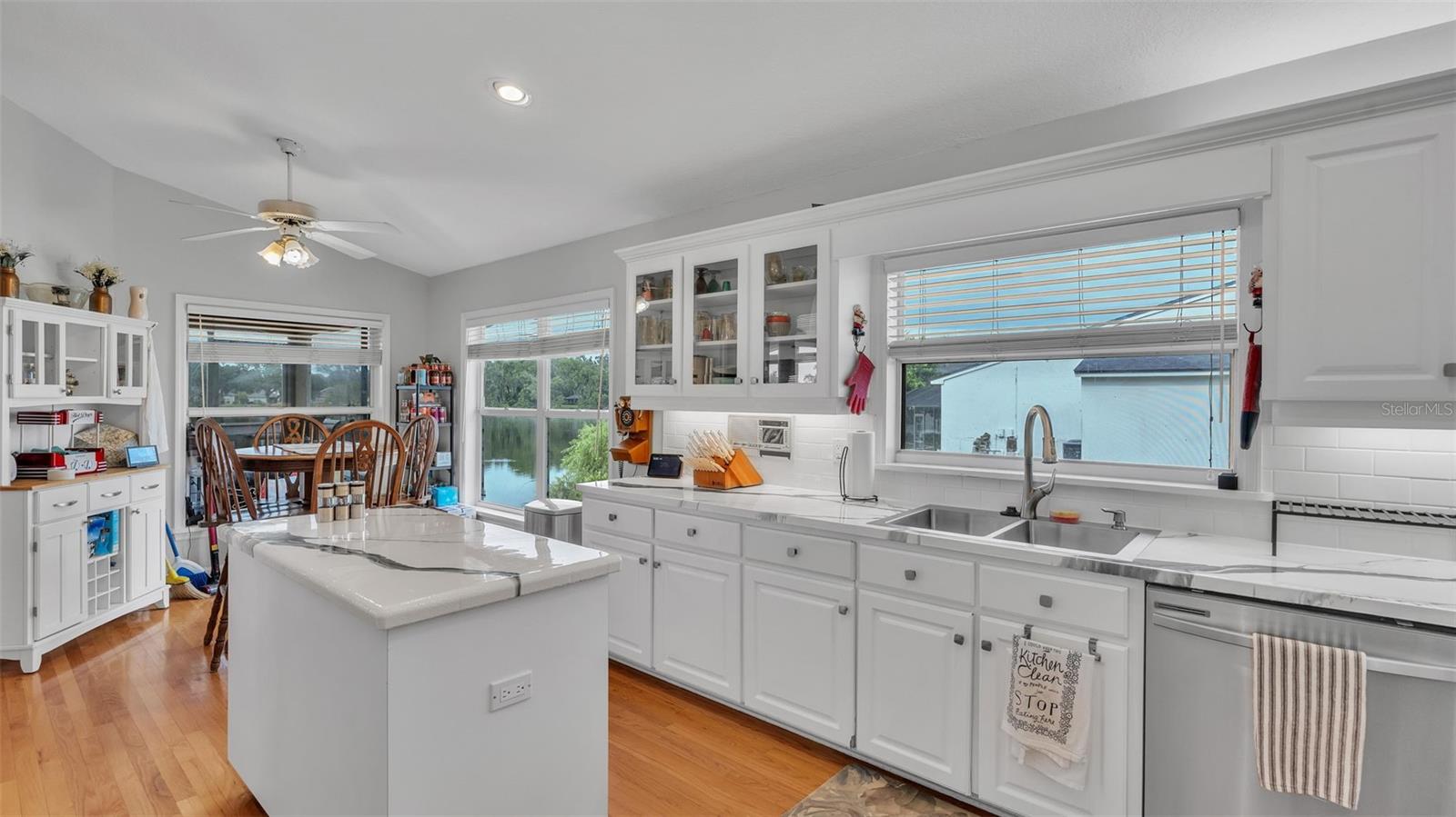 Image 18 of 56 For 601 Peninsular Drive