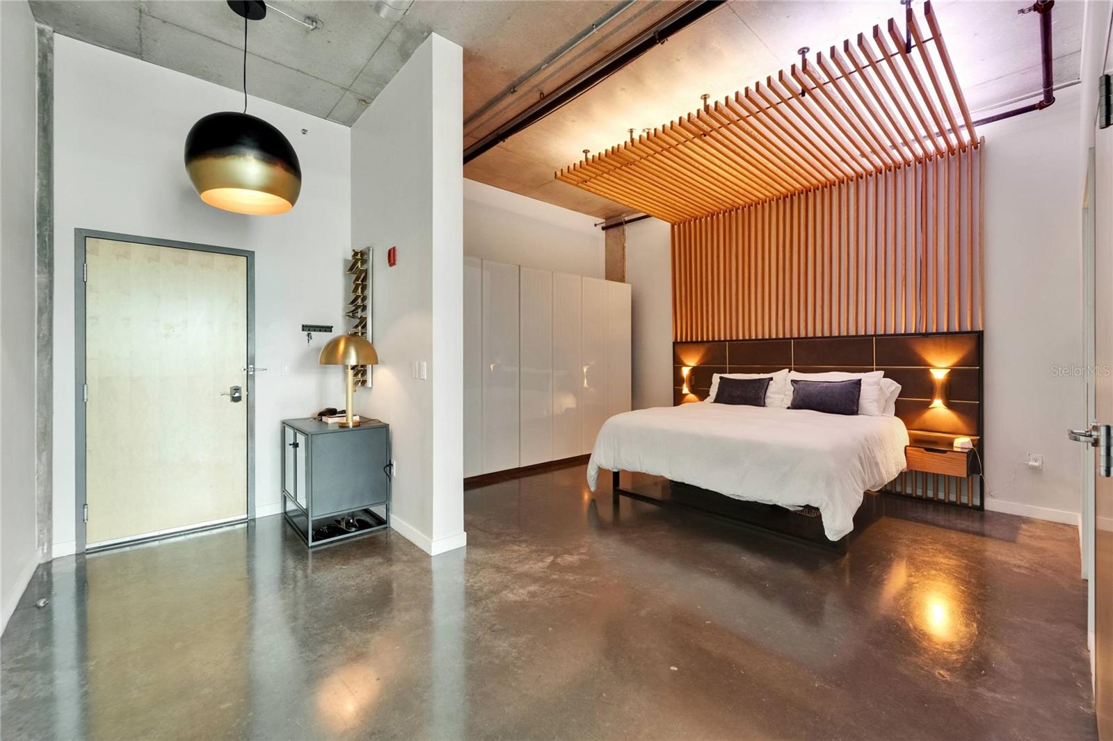Listing photo id 10 for 101 12th Street 318