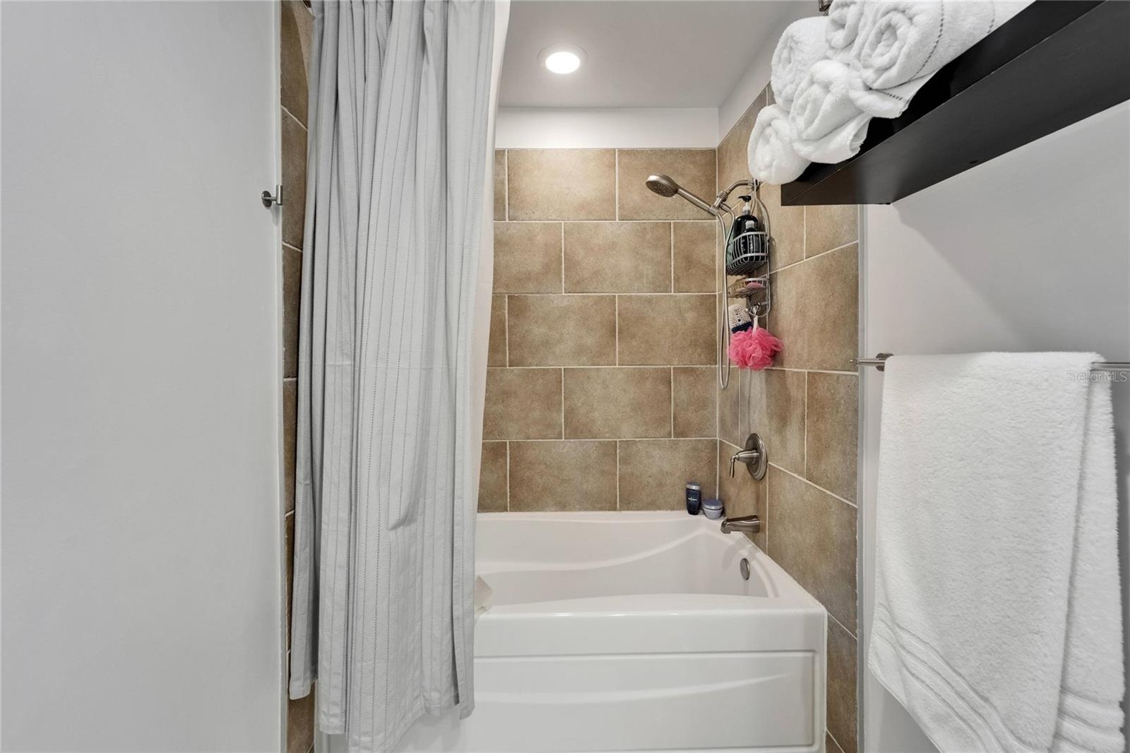 Listing photo id 15 for 101 12th Street 318