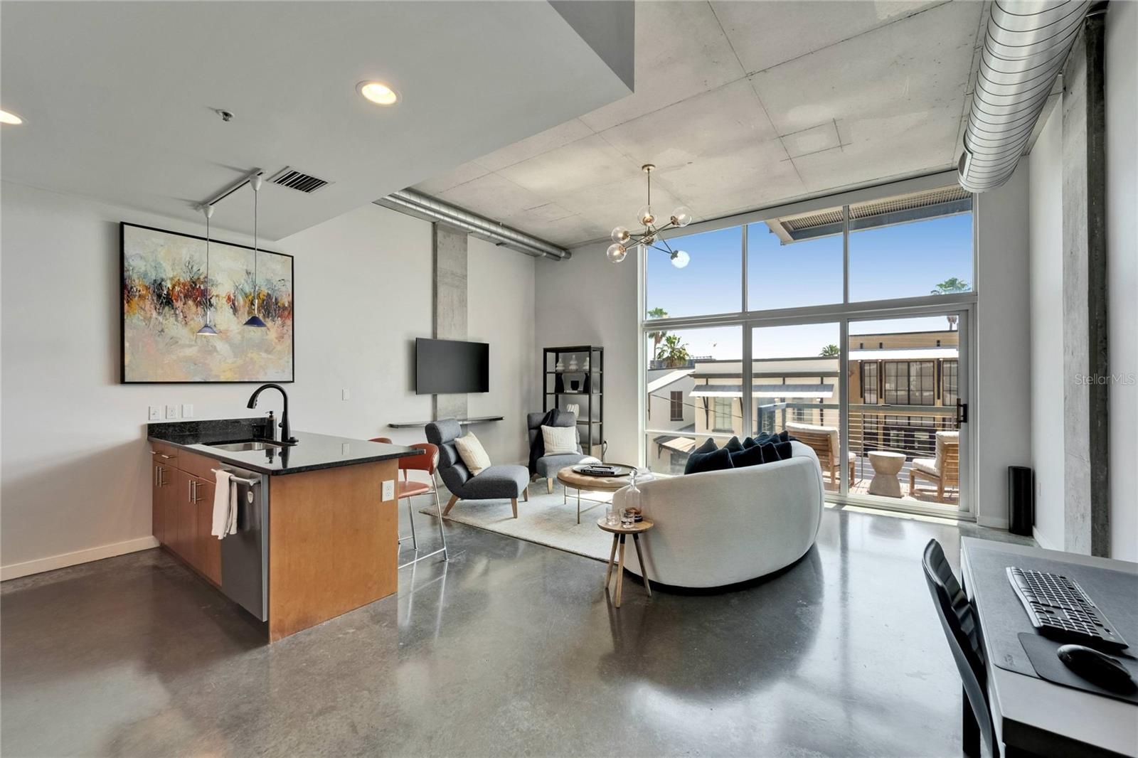 Listing photo id 17 for 101 12th Street 318