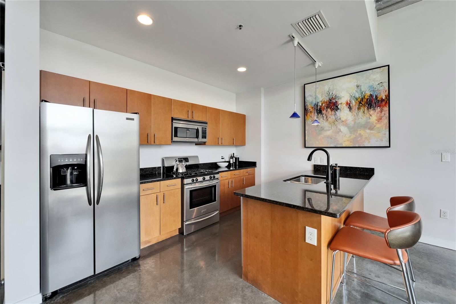 Listing photo id 24 for 101 12th Street 318