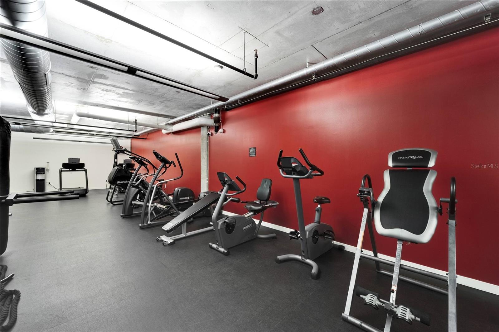 Listing photo id 31 for 101 12th Street 318