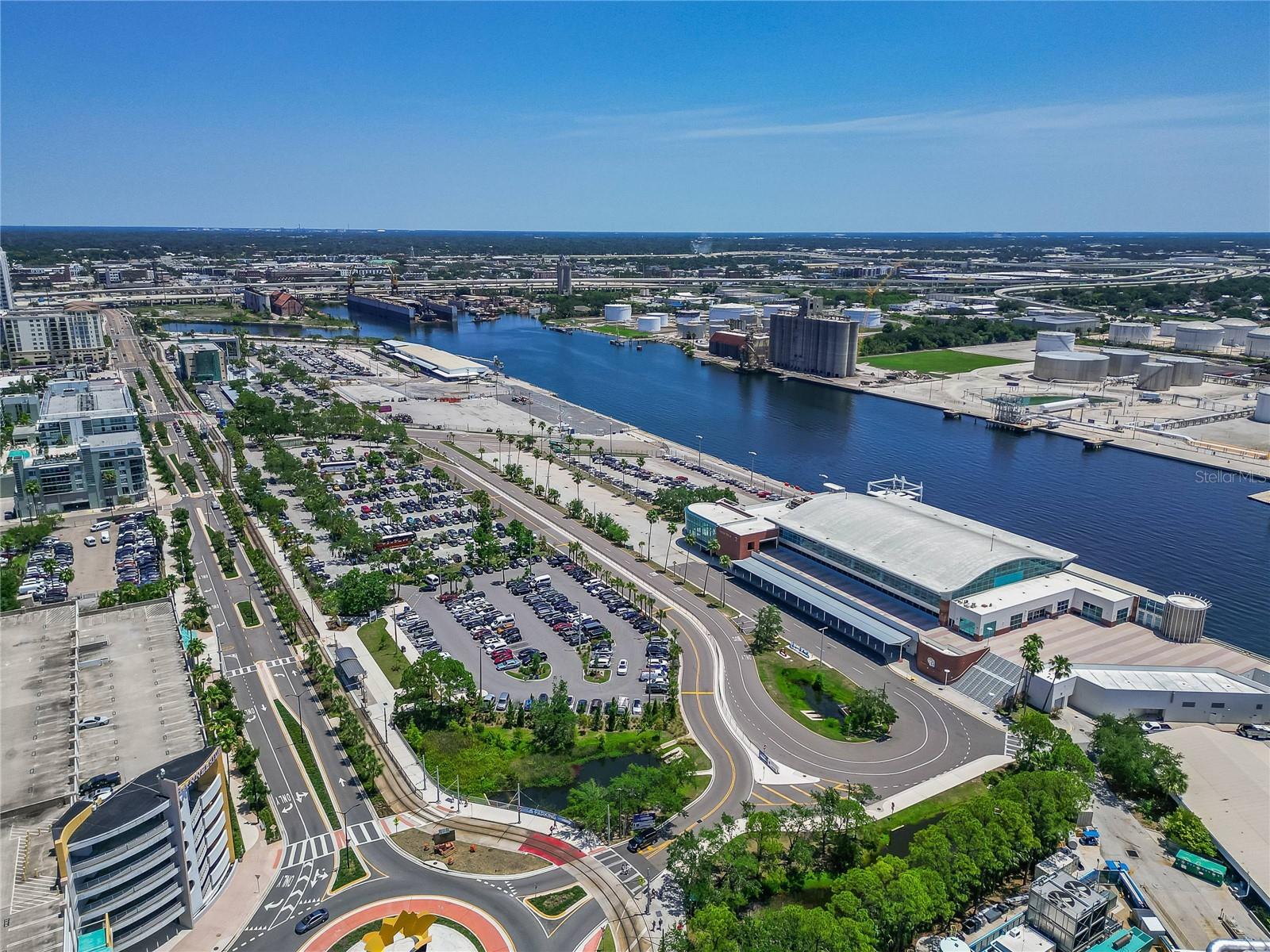 Listing photo id 36 for 101 12th Street 318
