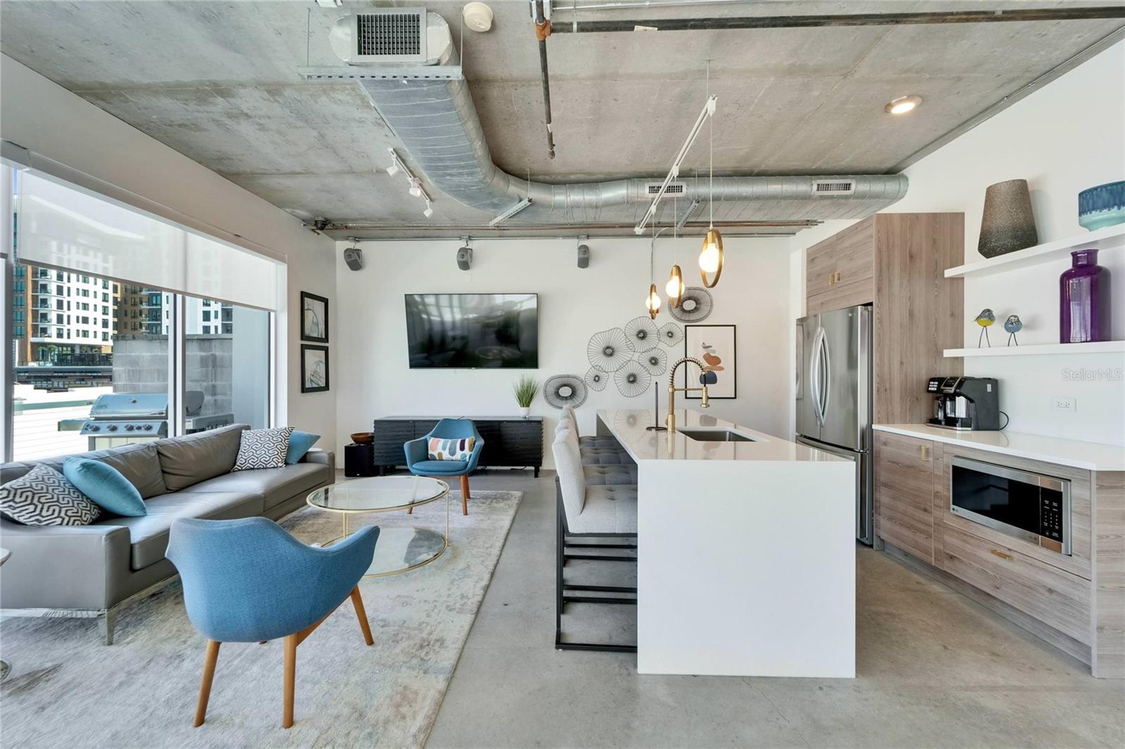 Listing photo id 4 for 101 12th Street 318
