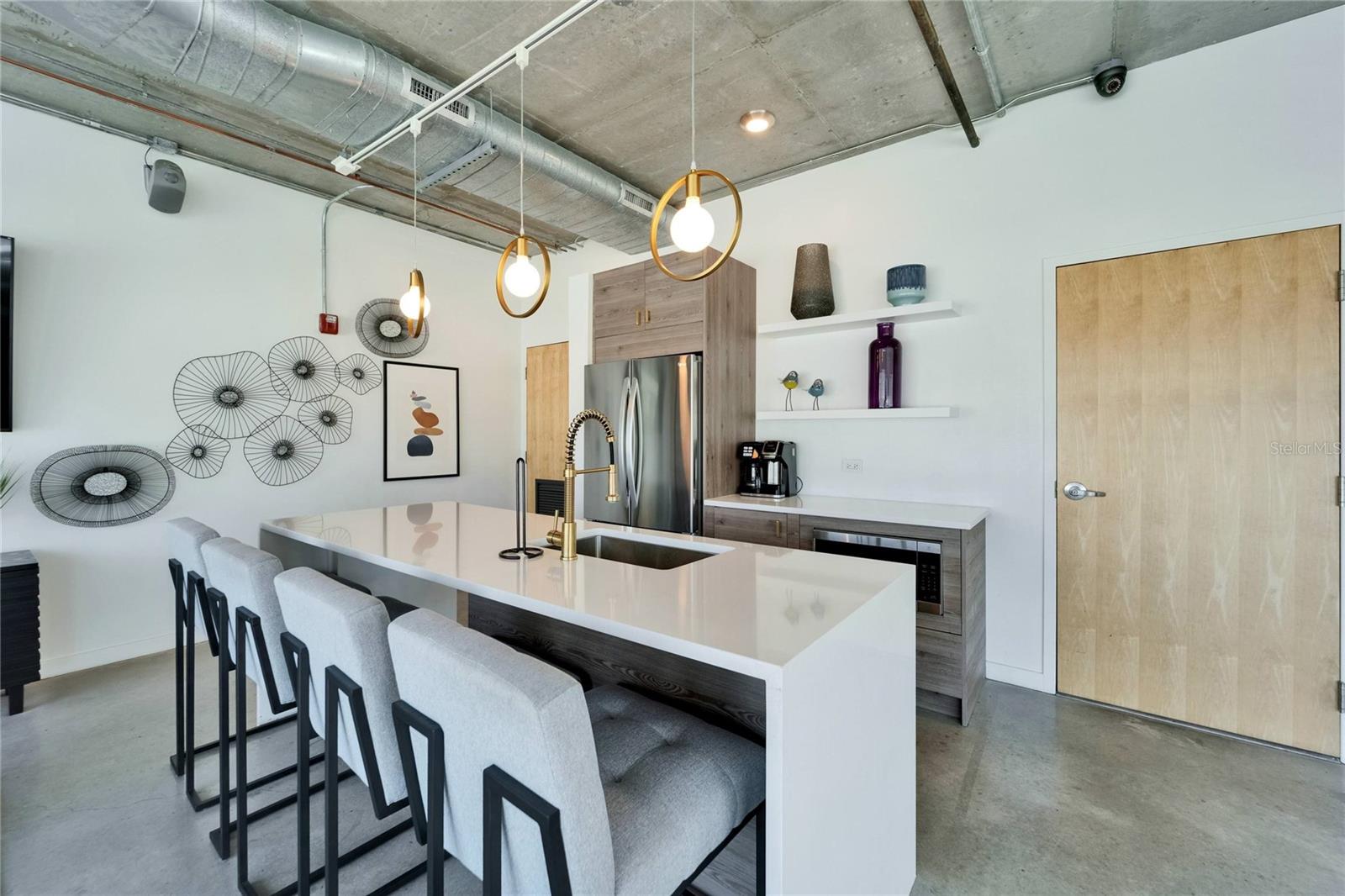 Listing photo id 5 for 101 12th Street 318