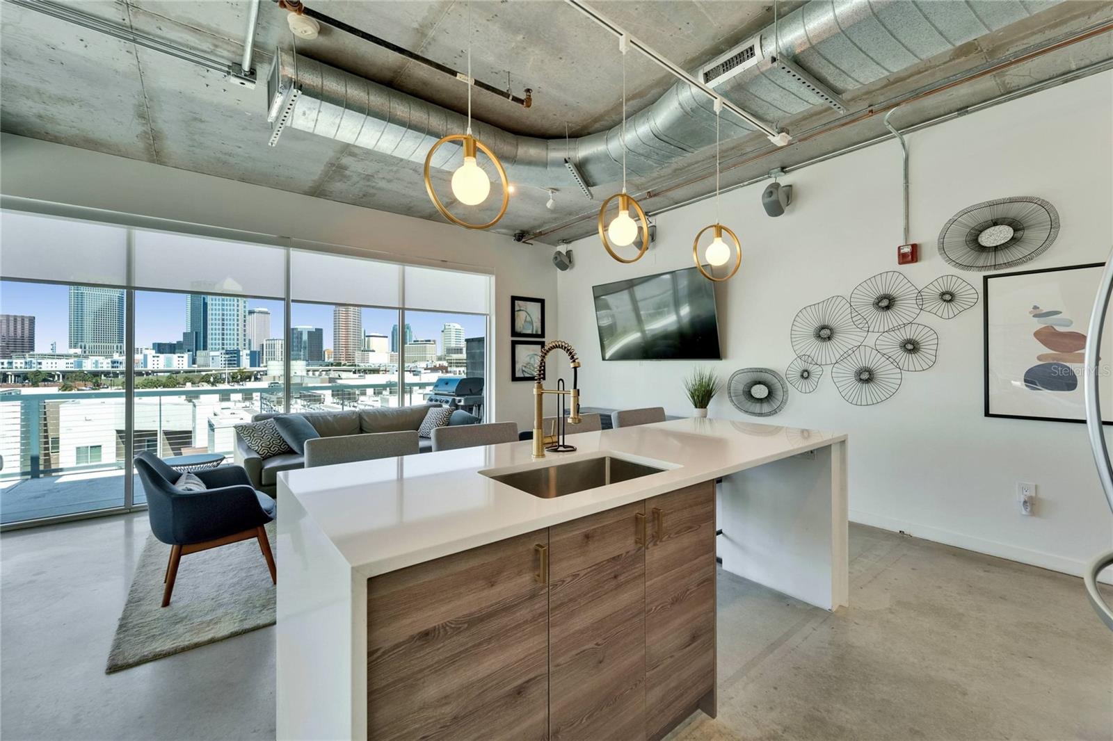 Listing photo id 6 for 101 12th Street 318