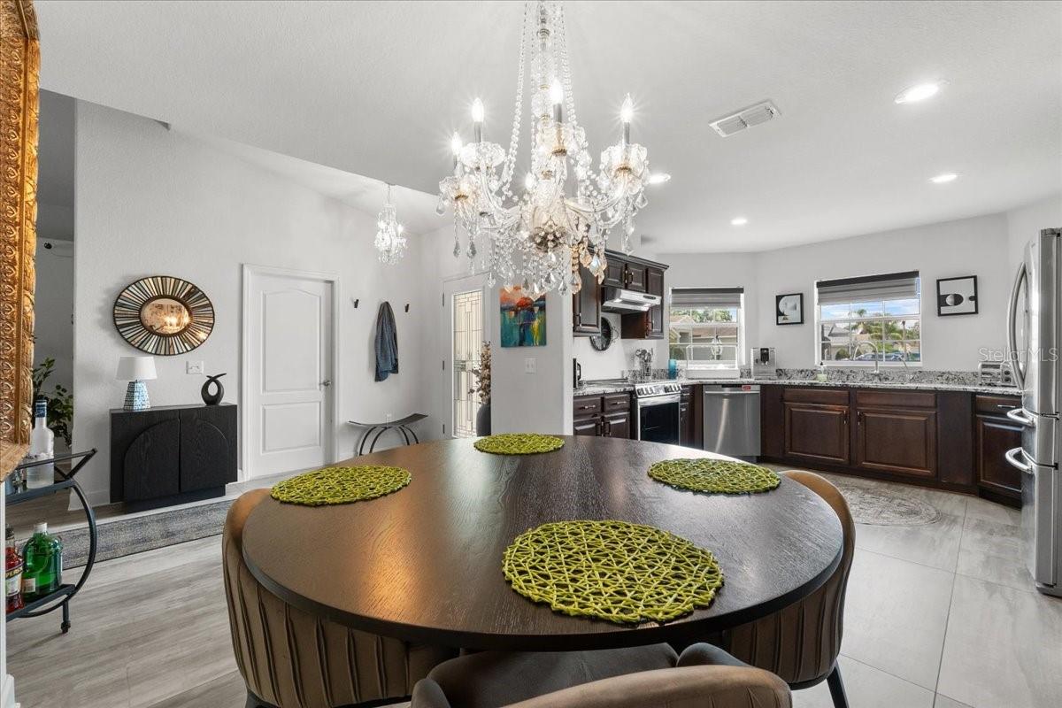 Image 17 of 51 For 6250 Silver Leaf Lane