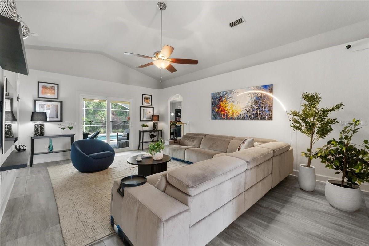 Image 7 of 51 For 6250 Silver Leaf Lane