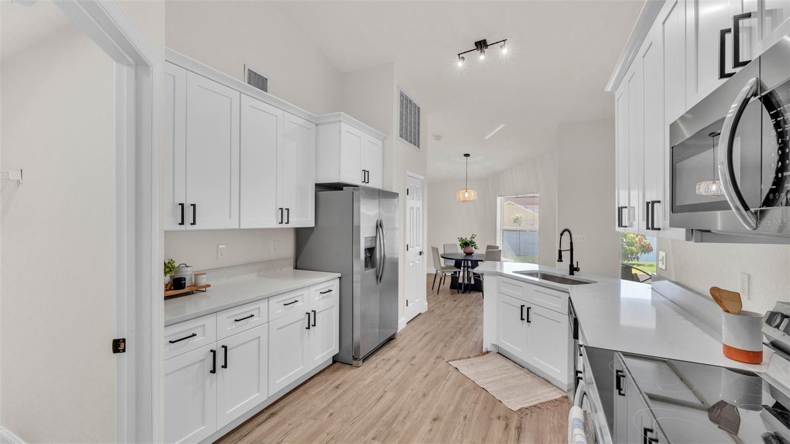 Listing photo id 8 for 5458 Oakford Drive