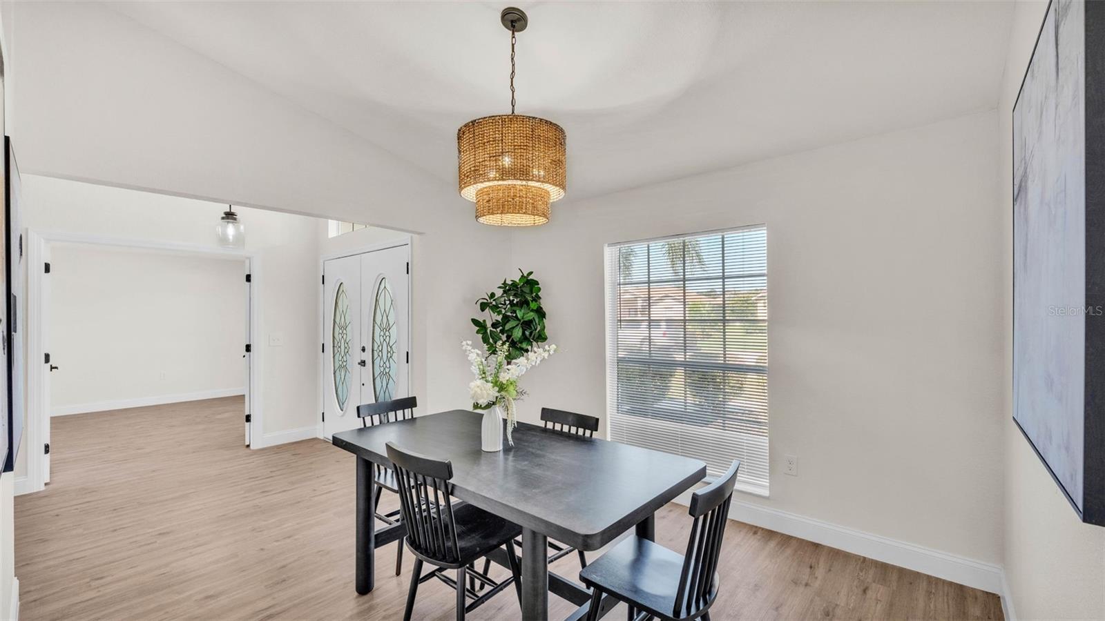 Listing photo id 9 for 5458 Oakford Drive