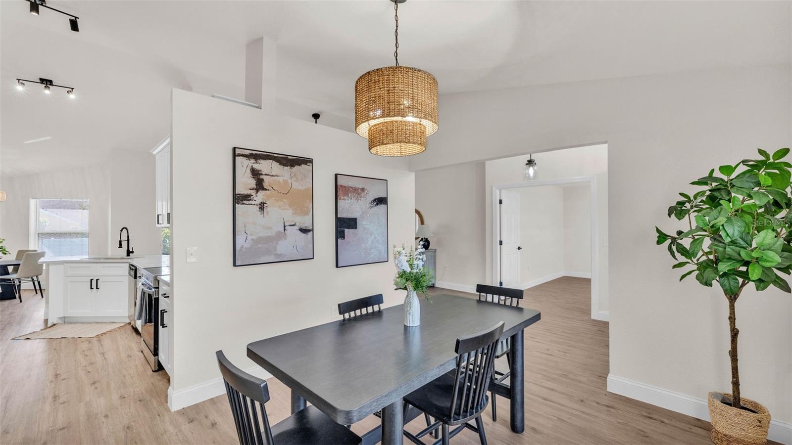 Listing photo id 10 for 5458 Oakford Drive