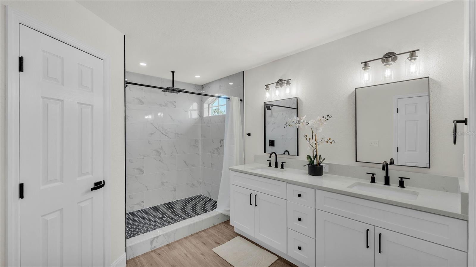 Listing photo id 21 for 5458 Oakford Drive