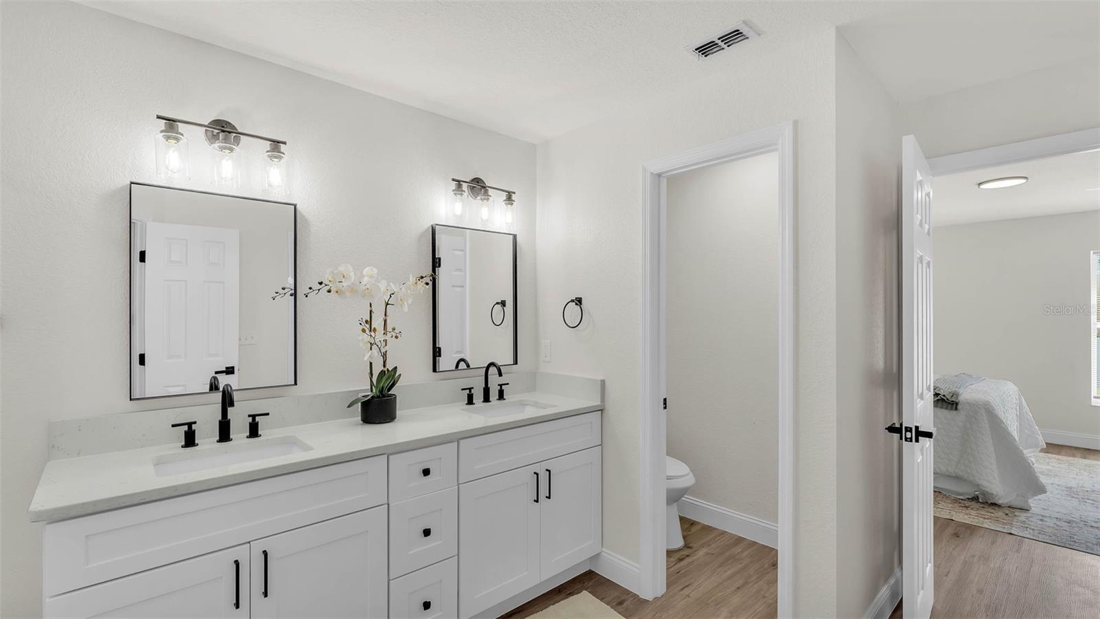 Listing photo id 22 for 5458 Oakford Drive