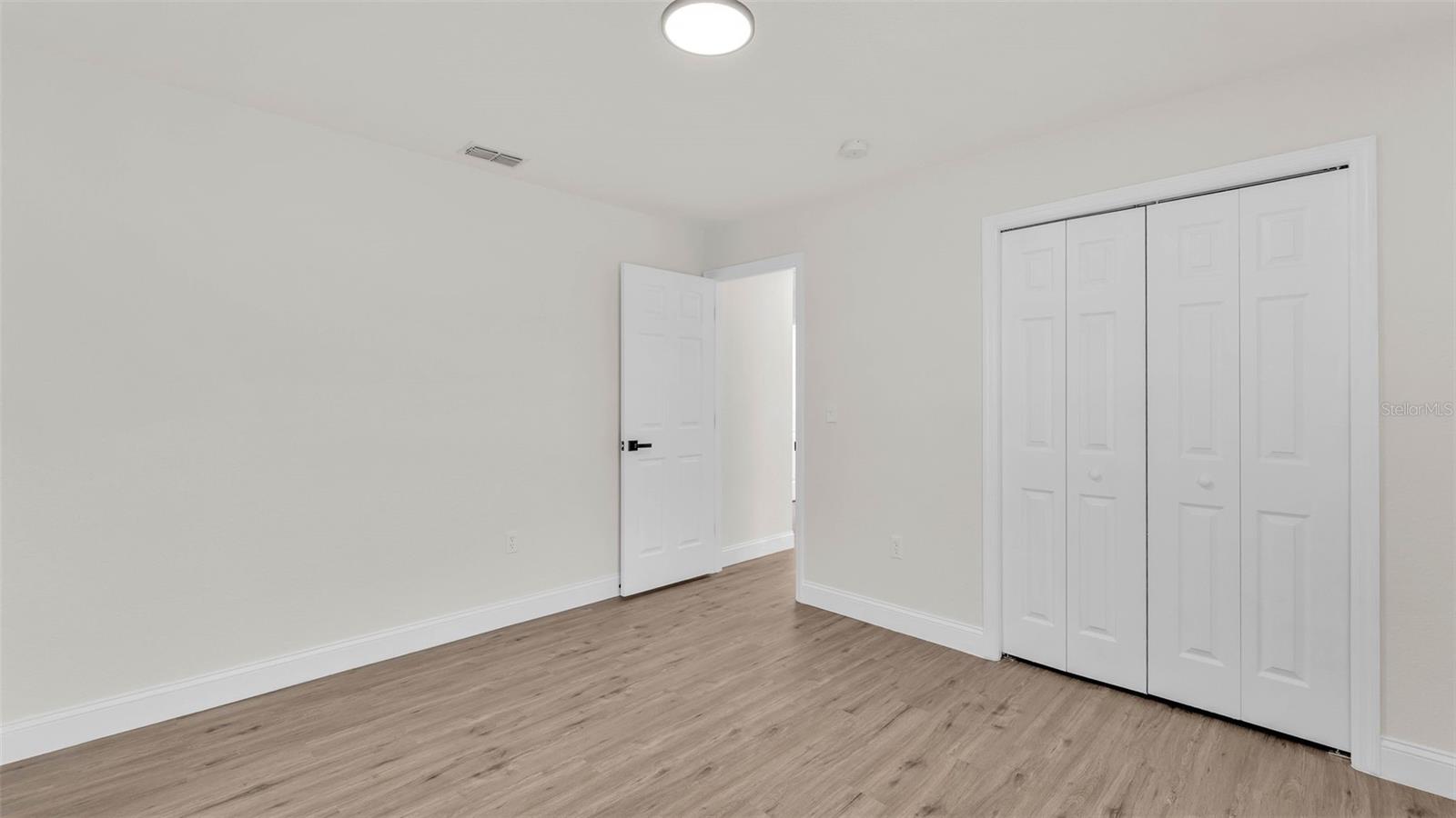 Listing photo id 23 for 5458 Oakford Drive