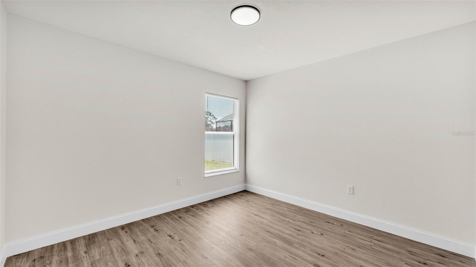 Listing photo id 25 for 5458 Oakford Drive
