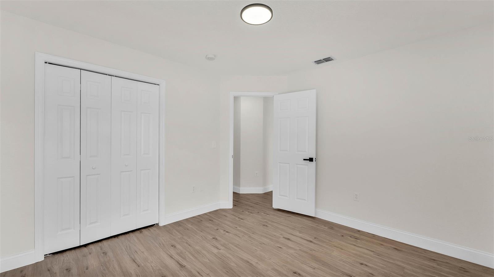 Listing photo id 26 for 5458 Oakford Drive