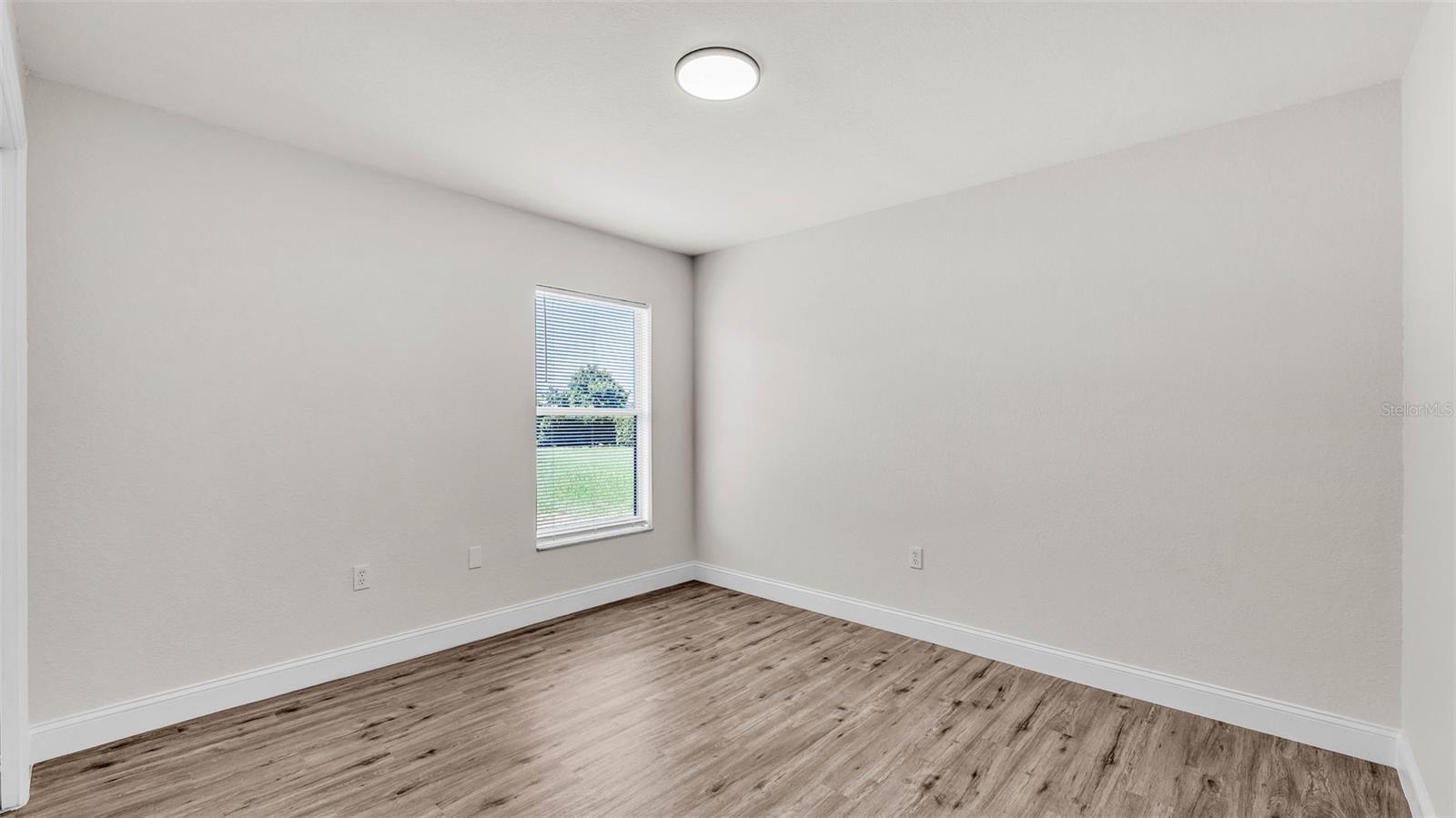 Listing photo id 27 for 5458 Oakford Drive