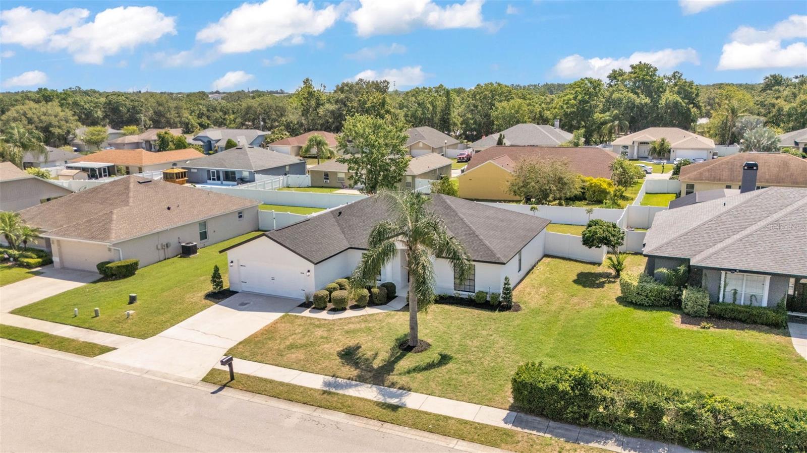Listing photo id 1 for 5458 Oakford Drive