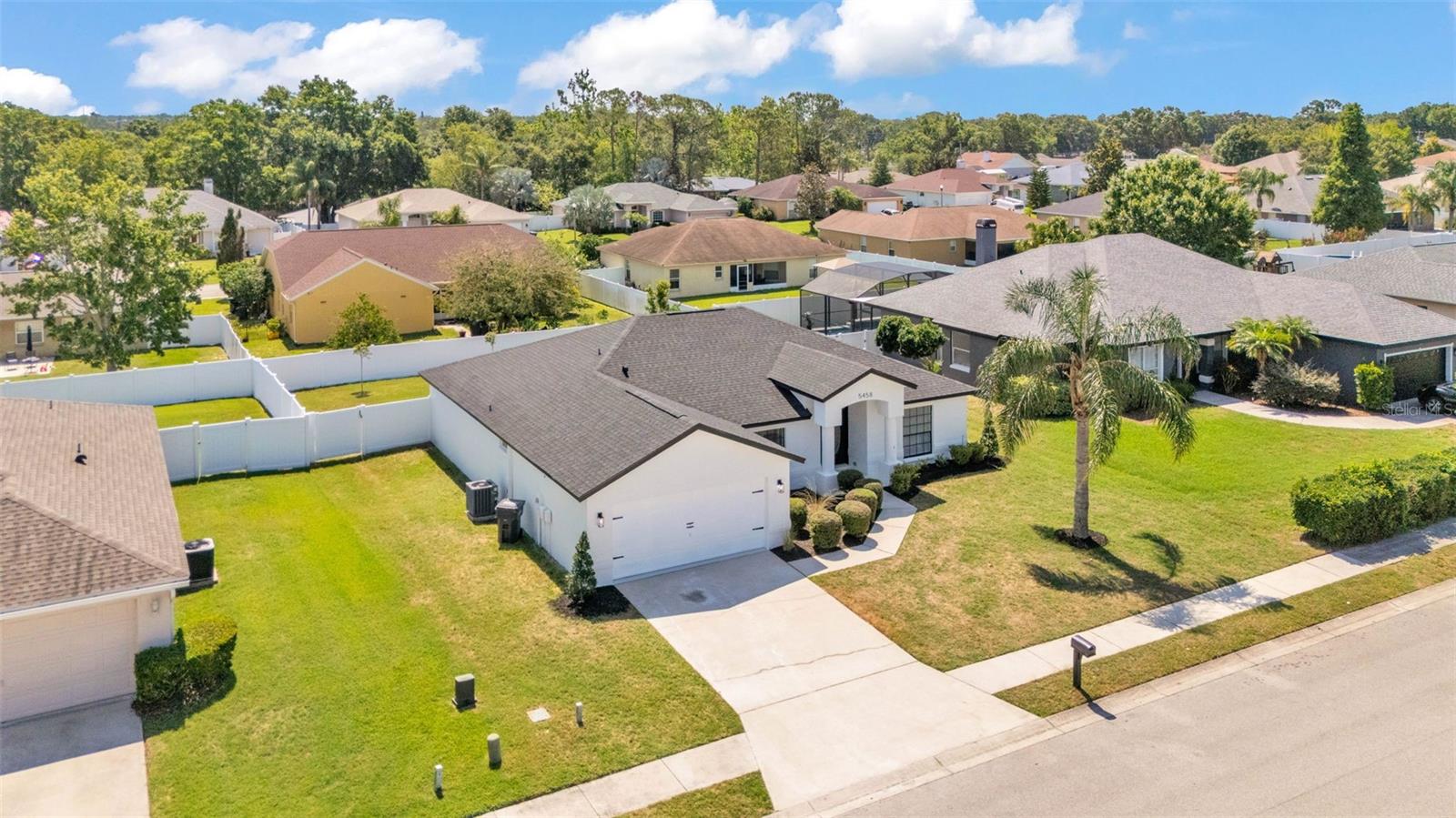 Listing photo id 2 for 5458 Oakford Drive