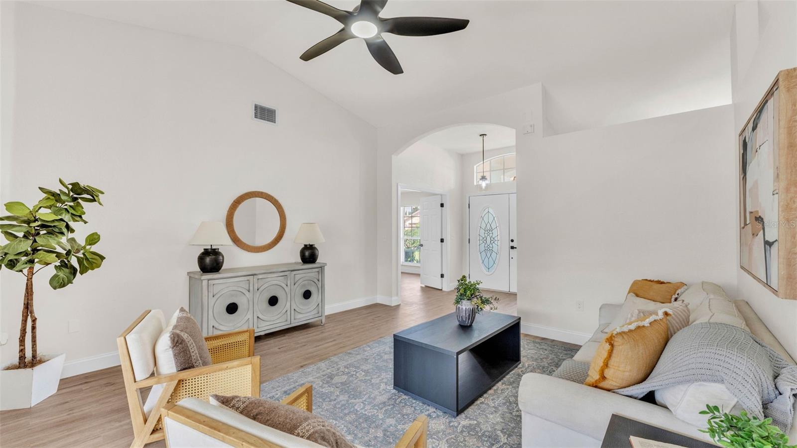 Listing photo id 4 for 5458 Oakford Drive