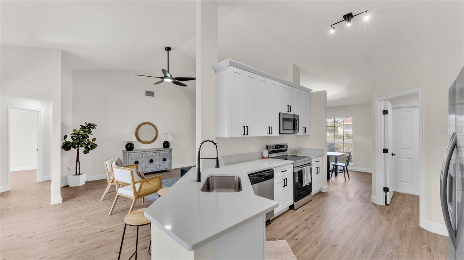 Listing photo id 6 for 5458 Oakford Drive