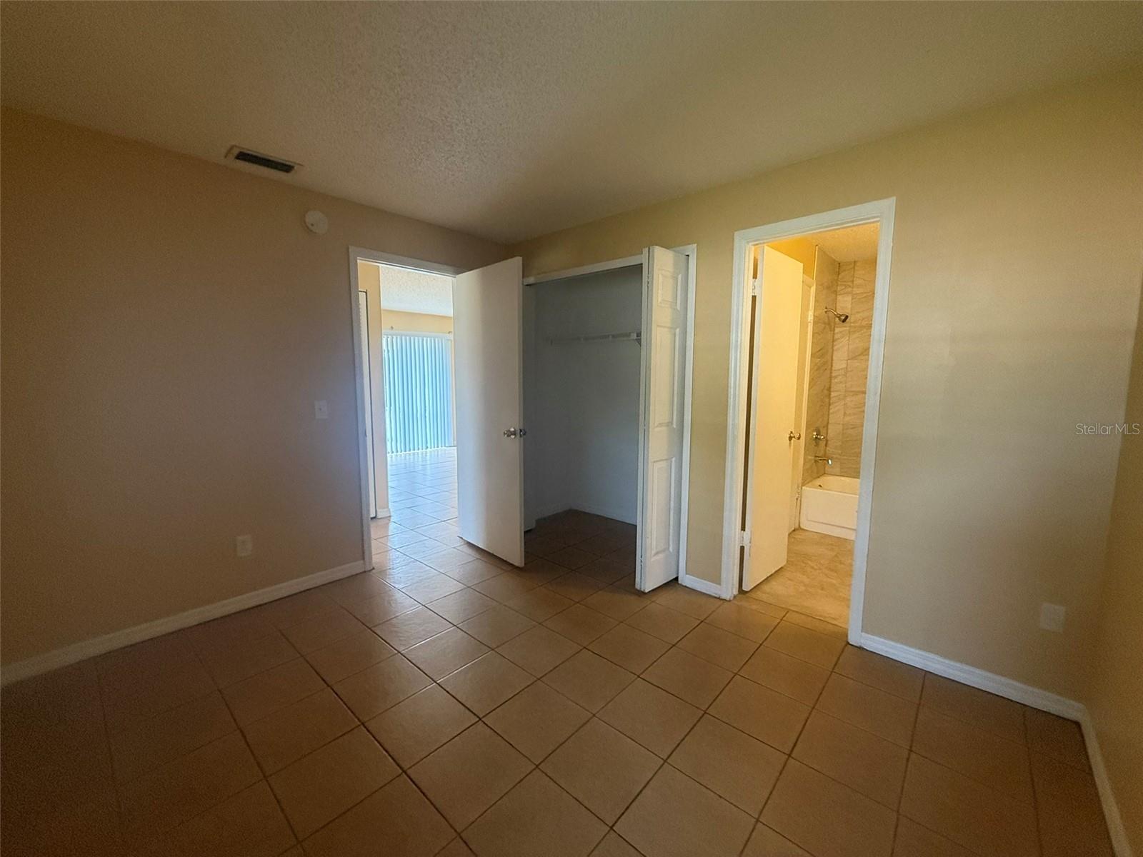 Image 11 of 18 For 3144 Bloomingdale Villas Court
