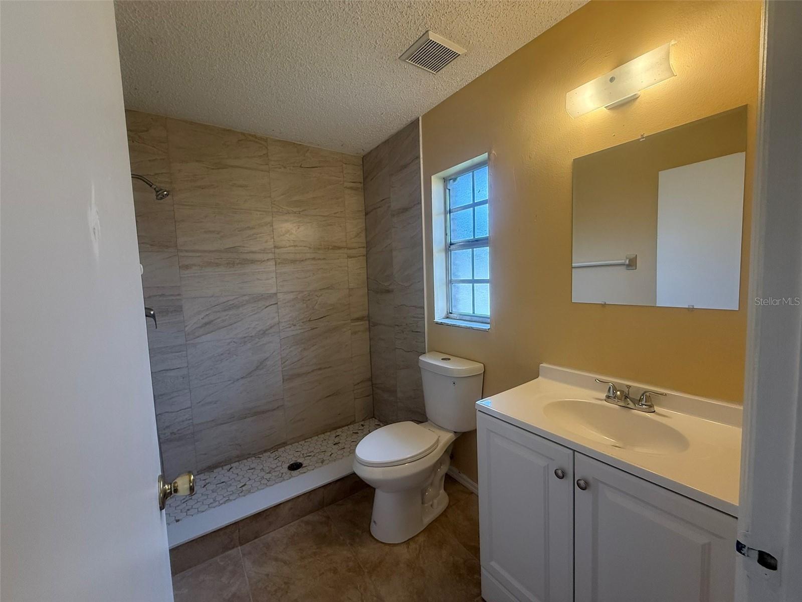 Image 15 of 18 For 3144 Bloomingdale Villas Court