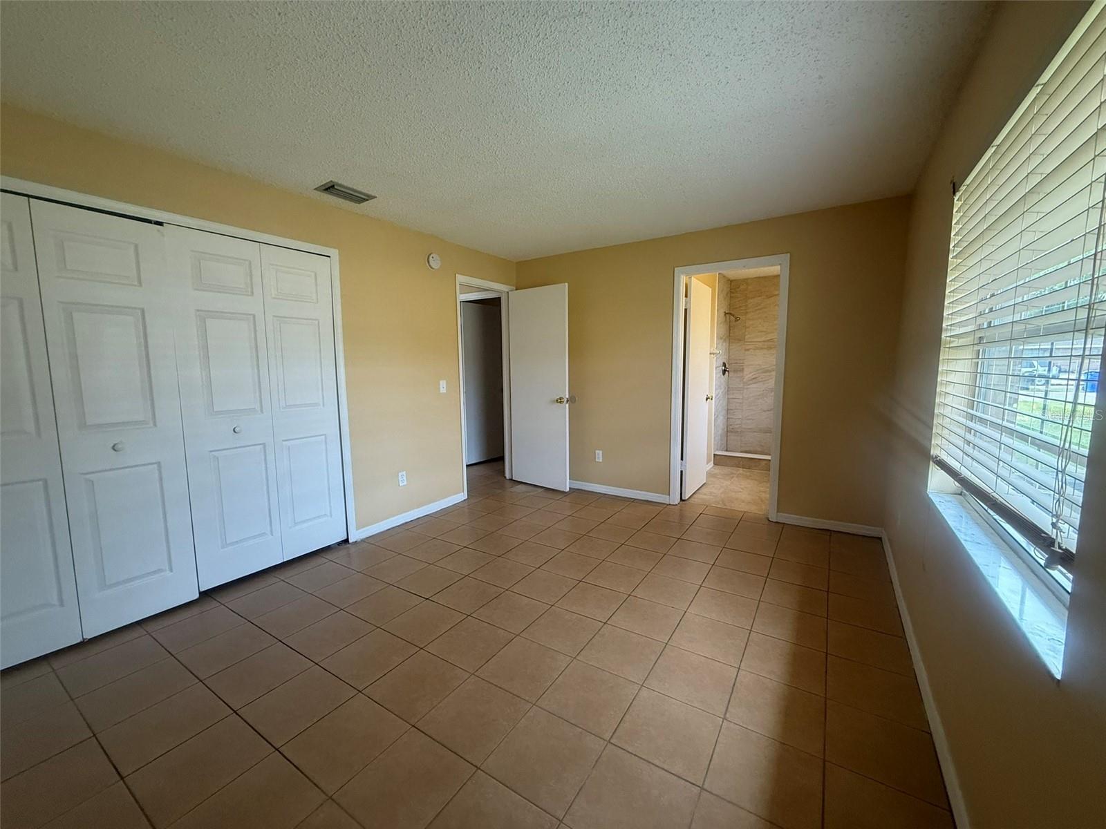 Image 17 of 18 For 3144 Bloomingdale Villas Court