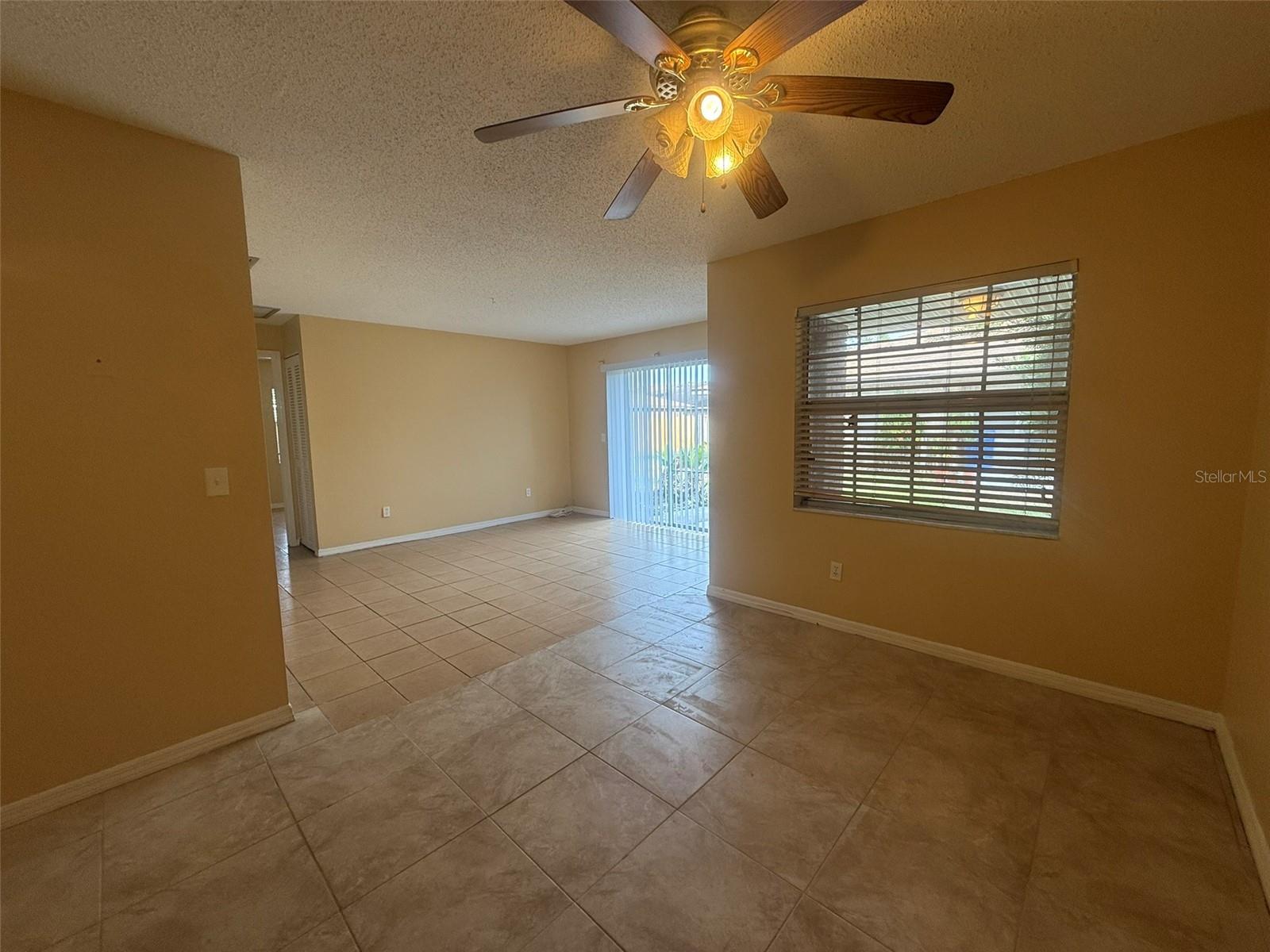 Image 6 of 18 For 3144 Bloomingdale Villas Court