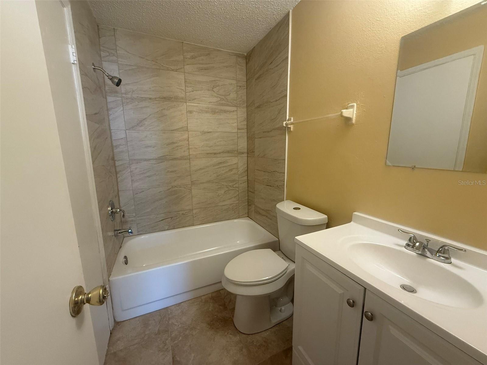 Image 9 of 18 For 3144 Bloomingdale Villas Court