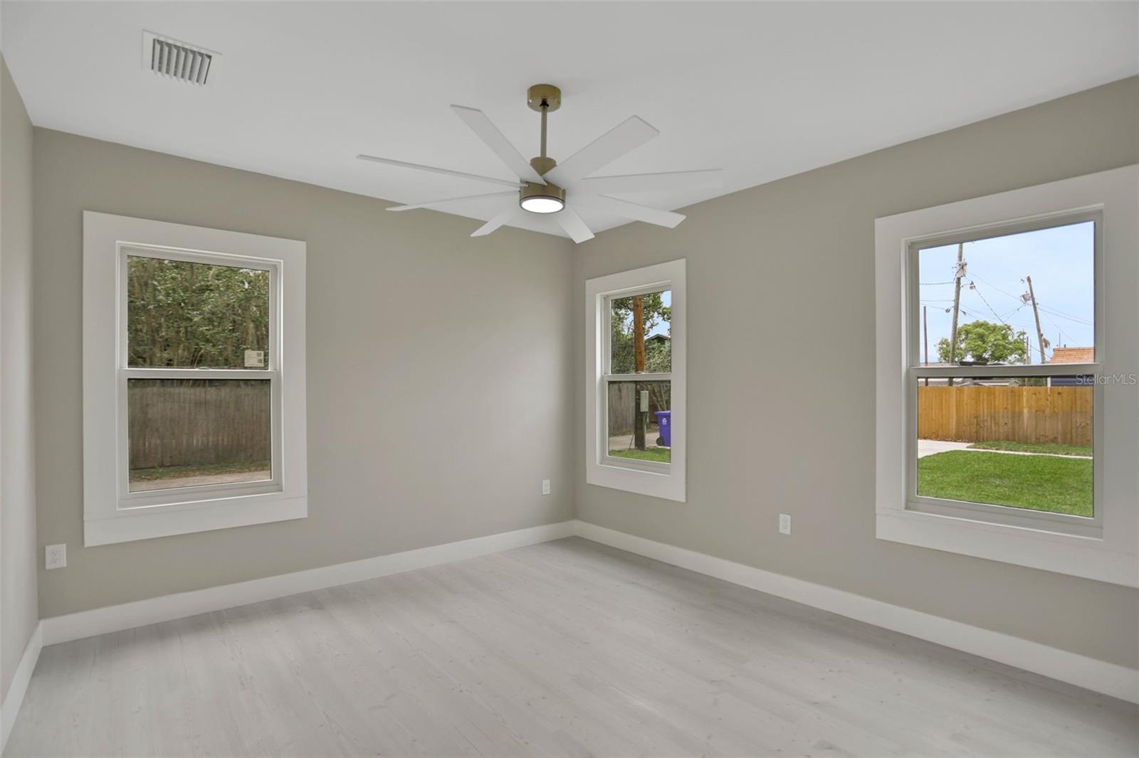 Image 17 of 54 For 731 Missouri Avenue