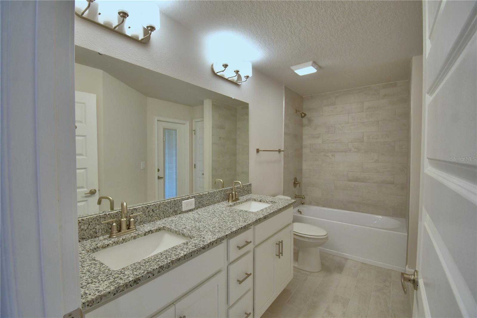 Image 20 of 91 For 4300 Juliana Lake Drive