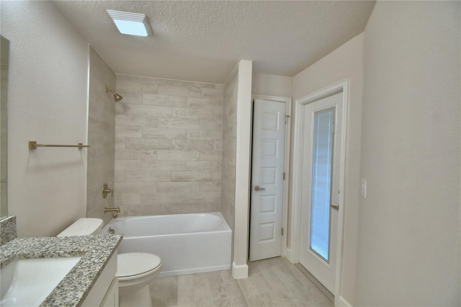 Image 22 of 91 For 4300 Juliana Lake Drive