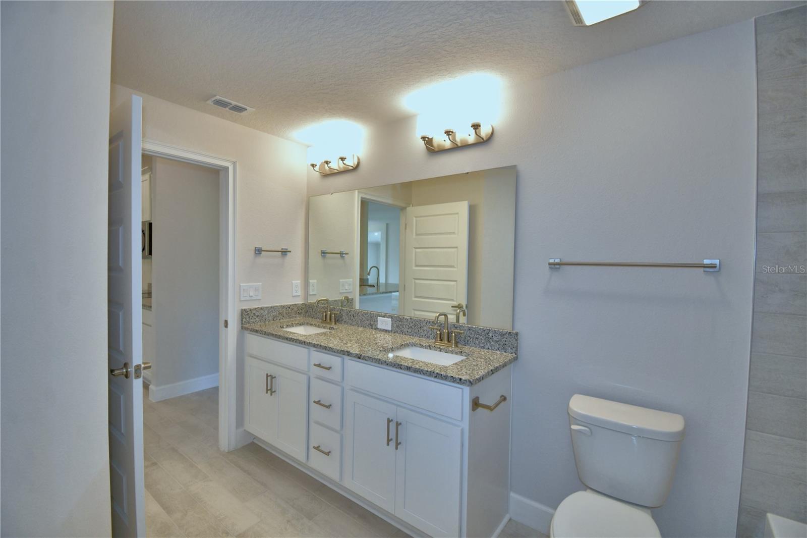 Image 23 of 91 For 4300 Juliana Lake Drive