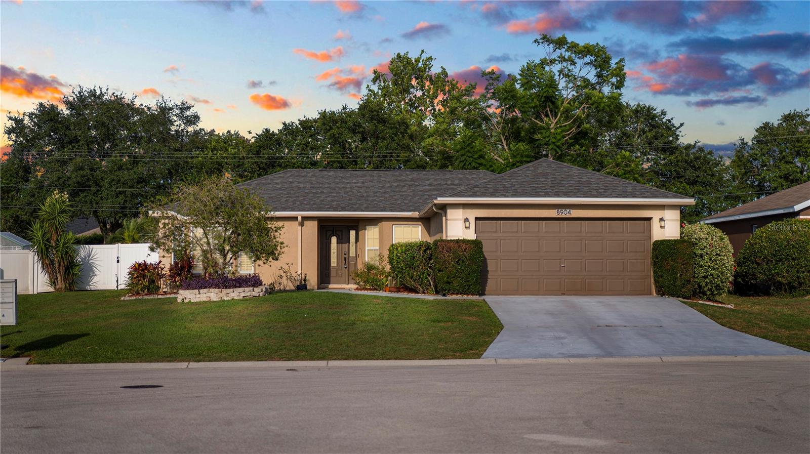 Details for 8904 Pebblebrooke Drive, LAKELAND, FL 33810