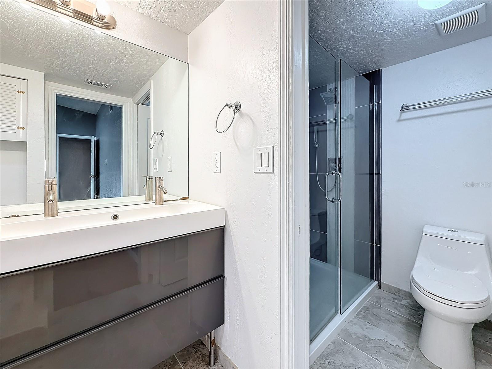 Image 17 of 49 For 6350 92nd Place N 2206