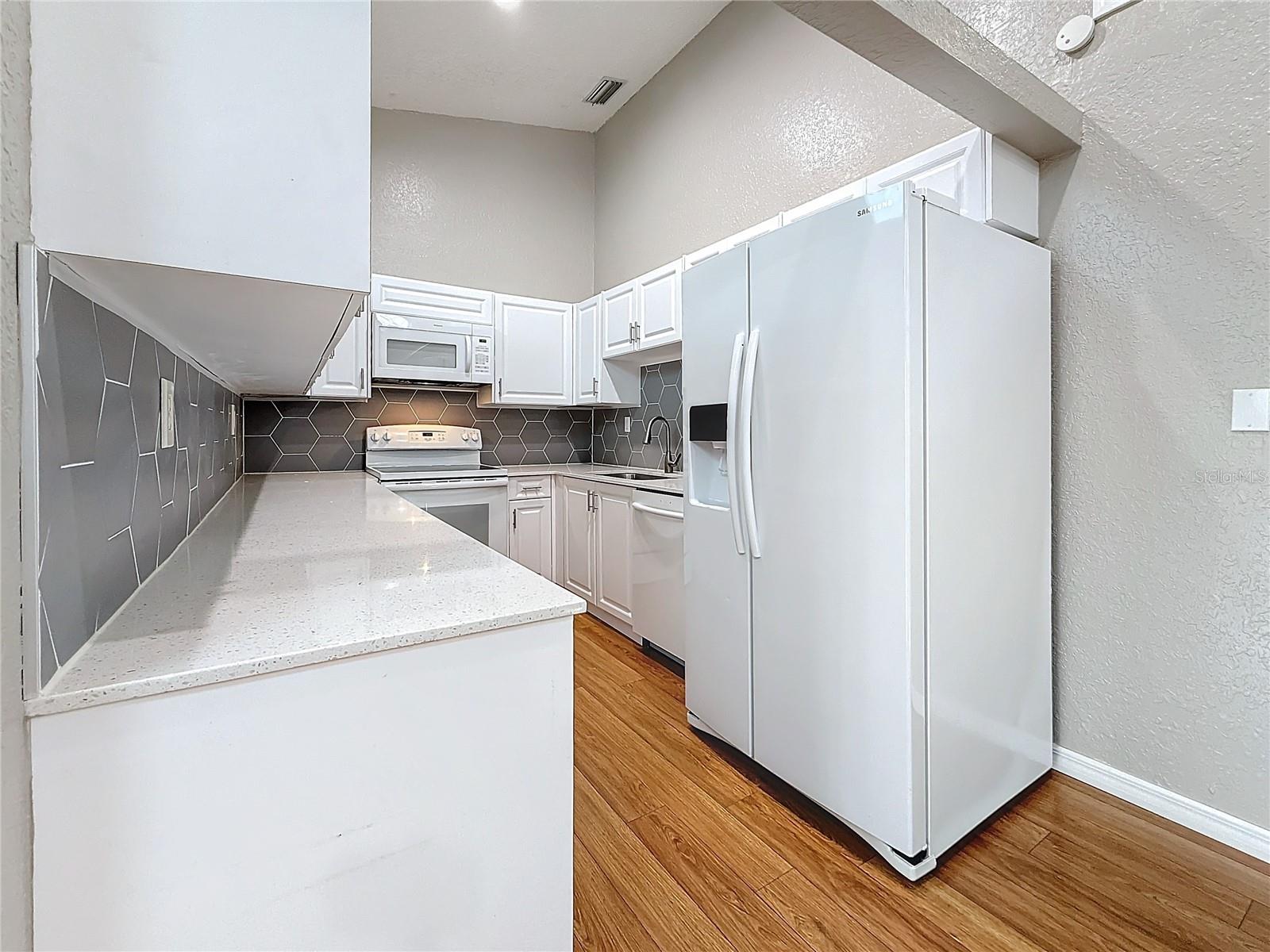 Image 7 of 49 For 6350 92nd Place N 2206