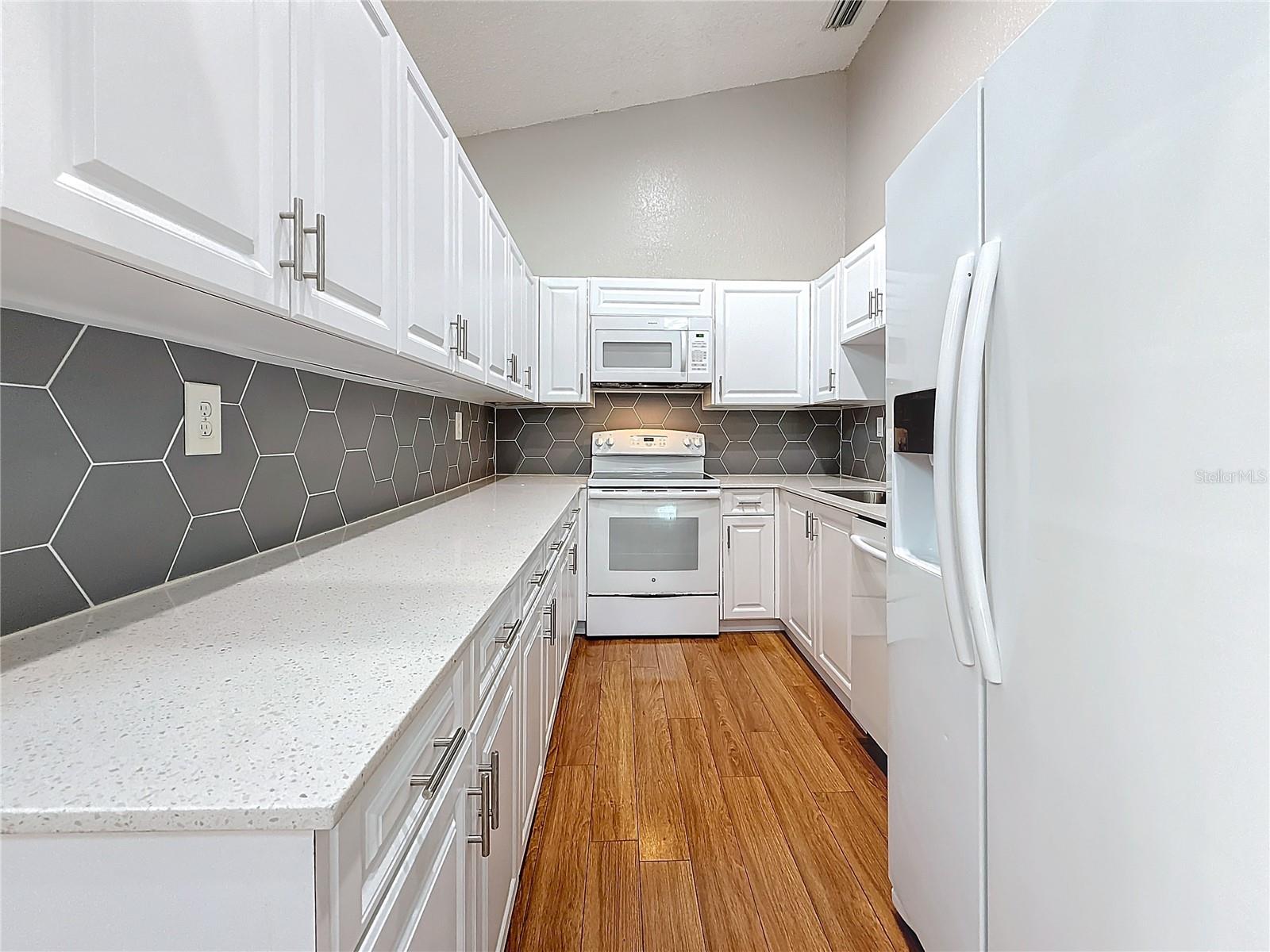 Image 8 of 49 For 6350 92nd Place N 2206